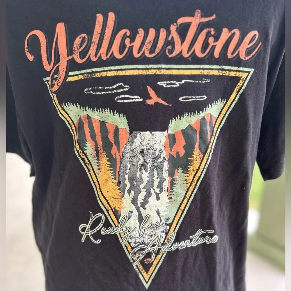❤️Vintage Yellowstone National Park graphic T-shirt. Awake-Classic Black Tee - Picture 2 of 4